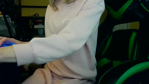 Snapshot of hamptoncriz chatting on February 2026 02:05:02 PM Sissy Sarah-Louise online show from February 2026 02:05:02 PM