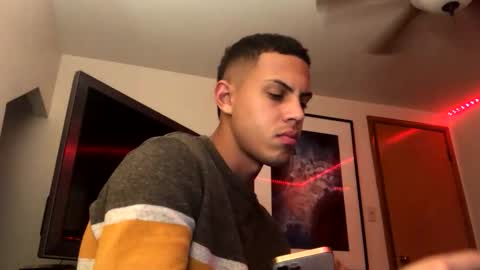 handsome01_ online show from December 2025 04:17:02 AM