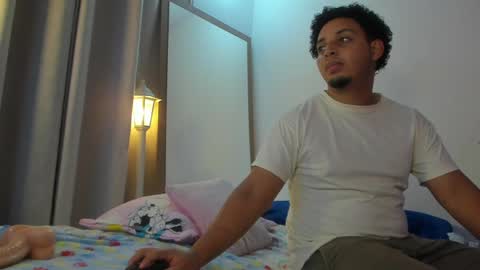 Snapshot of handsome_petite chatting on January 2025 03:07:02 AM grace and tim online show from January 2025 03:07:02 AM