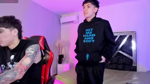 Snapshot of handsomeboys19 chatting on April 2026 02:37:02 AM leonardfarrucknick and otis online show from April 2026 02:37:02 AM