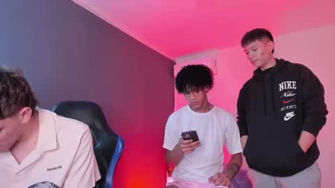 Snapshot of handsomeboys19 chatting on July 2026 08:44:02 PM leonardfarrucknick and otis online show from July 2026 08:44:02 PM