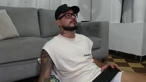 Snapshot of handsomen69 chatting on January 2026 03:43:02 AM Handsomen online show from January 2026 03:43:02 AM