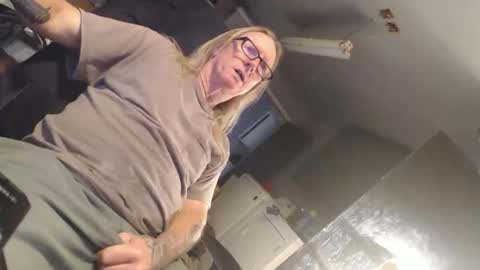 Snapshot of handyman5303 chatting on February 2026 04:44:01 PM Handystudman online show from February 2026 04:44:01 PM