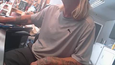 Snapshot of handystud33 chatting on April 2026 06:10:02 PM handystud33 online show from April 2026 06:10:02 PM