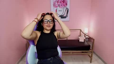 Hanna online show from November 2025 03:34:02 PM