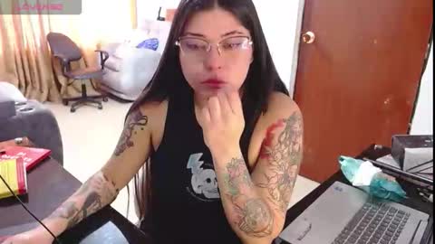 Hanna online show from November 2025 07:14:01 PM