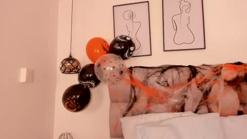 hanna__evans_ online show from October 2025 12:45:02 PM