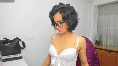 Sara online show from October 2025 07:13:02 PM