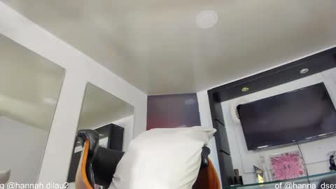 hannah dilau  online show from October 2025 09:39:02 PM