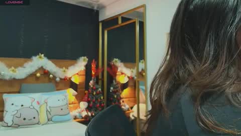 Hanna online show from December 2025 07:33:02 PM