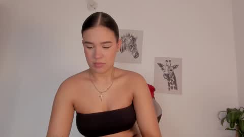 Snapshot of hanna_risso chatting on November 2025 04:09:01 PM HANNA online show from November 2025 04:09:01 PM