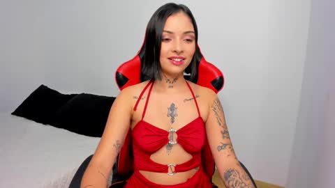 Snapshot of hannah_miltonn chatting on May 2026 08:27:02 PM Hannah Milton online show from May 2026 08:27:02 PM