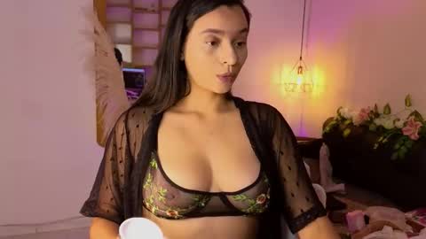 Hannah Williams online show from October 2025 09:57:01 PM