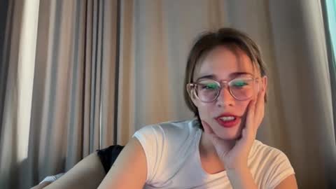 Snapshot of hannahinto chatting on February 2026 12:44:02 PM hannahinto online show from February 2026 12:44:02 PM