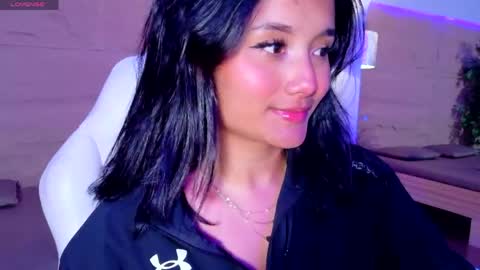 hannahmonttgomery  Help me reach 100 Hands up online show from April 2026 04:11:01 PM