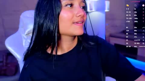 Snapshot of hannahmonttgomery chatting on April 2026 08:57:02 PM hannahmonttgomery Help me reach 100 Hands up online show from April 2026 08:57:02 PM