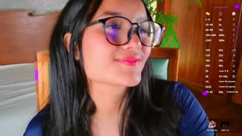 Snapshot of hannahmonttgomery chatting on June 2026 04:23:01 AM hannahmonttgomery Help me reach 100 Hands up online show from June 2026 04:23:01 AM