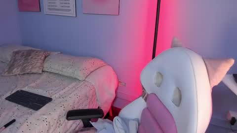 Snapshot of hannahpage chatting on March 2026 12:08:01 PM Hannah online show from March 2026 12:08:01 PM