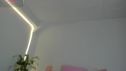 Hanna Williams  online show from February 2026 09:42:01 PM