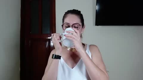 Snapshot of hanny_333 chatting on January 2025 09:28:02 AM hanny_333 online show from January 2025 09:28:02 AM