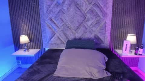 hannyk_ online show from February 2026 11:42:01 AM