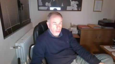 Snapshot of hanscooper chatting on December 2024 05:42:01 PM hanscooper online show from December 2024 05:42:01 PM