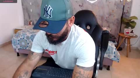 hanz_col online show from December 2025 03:54:01 PM