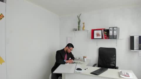 Snapshot of happerquinn_mrhale chatting on November 2025 05:37:01 PM Happer Quinn Mr Hale online show from November 2025 05:37:01 PM