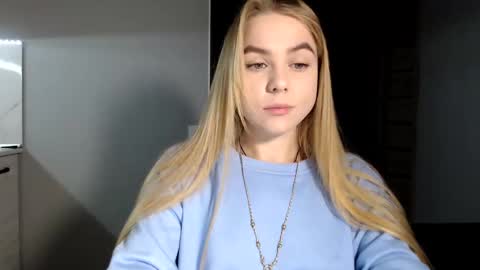 happy_fox_ online show from December 2024 09:55:02 PM