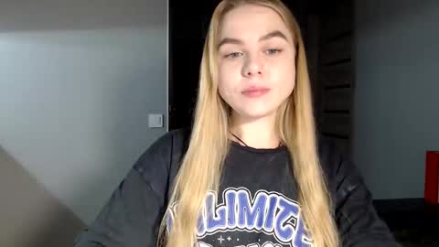 happy_fox_ online show from December 2024 10:32:02 PM