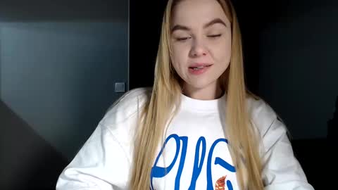 happy_fox_ online show from February 2025 08:46:01 PM