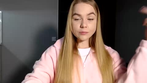 happy_fox_ online show from February 2025 02:57:01 PM