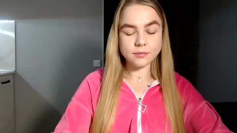 happy_fox_ online show from February 2025 08:55:02 PM