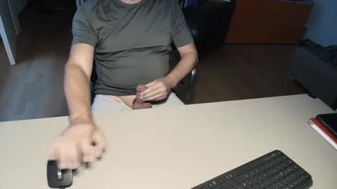 Snapshot of happybugger chatting on September 2025 07:20:01 AM Cum for you online show from September 2025 07:20:01 AM