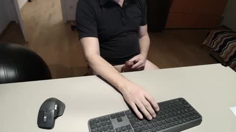 Snapshot of happybugger chatting on January 2026 04:00:01 PM Cum for you online show from January 2026 04:00:01 PM