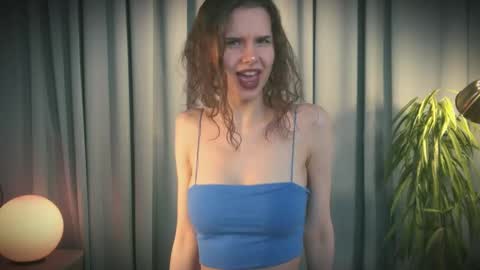 Evy  online show from April 2026 03:18:02 PM