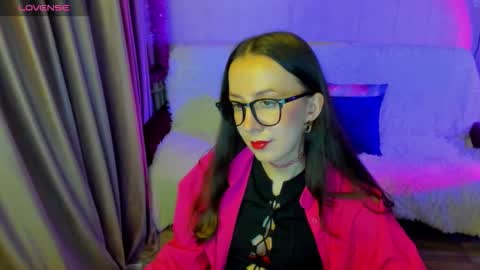 Stephanie online show from December 2025 07:10:01 PM