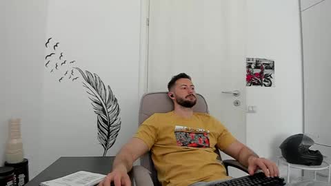 Snapshot of hard_chriss chatting on May 2026 08:09:01 AM Hard Cock online show from May 2026 08:09:01 AM