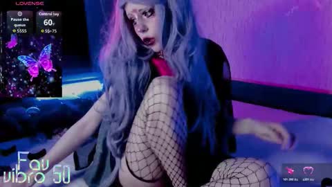 Mia online show from November 2025 10:08:02 PM