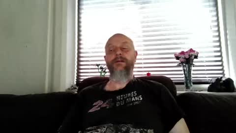 Snapshot of hardmrlazy chatting on April 2026 10:31:01 AM MrLazy online show from April 2026 10:31:01 AM