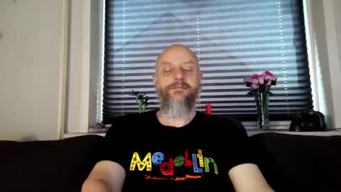 Snapshot of hardmrlazy chatting on May 2026 04:19:02 AM MrLazy online show from May 2026 04:19:02 AM
