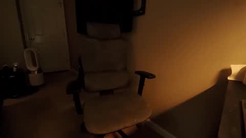 Tom online show from September 2025 08:52:02 PM