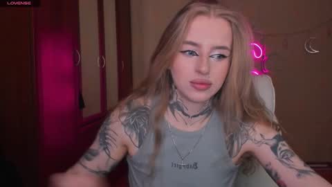 Julia online show from February 2025 05:18:02 AM