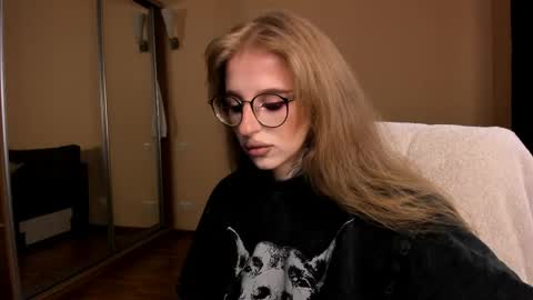 Julia online show from April 2026 05:25:01 AM