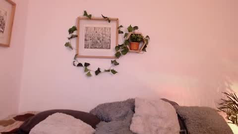 Snapshot of harmonyy01 chatting on February 2025 05:13:01 AM Harmony Please help me to reach 100 thumbs up online show from February 2025 05:13:01 AM