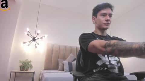 Snapshot of harryy_joness chatting on December 2024 05:22:01 PM Harry Jones online show from December 2024 05:22:01 PM