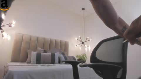 Snapshot of harryy_joness chatting on December 2024 08:58:02 PM Harry Jones online show from December 2024 08:58:02 PM