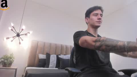 Snapshot of harryy_joness chatting on December 2024 05:00:01 PM Harry Jones online show from December 2024 05:00:01 PM