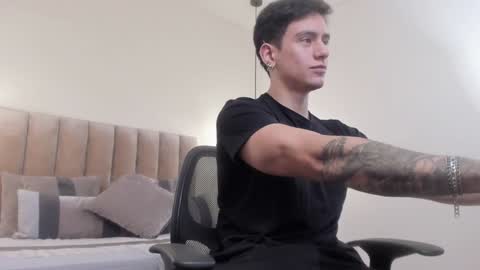 Snapshot of harryy_joness chatting on January 2025 05:51:02 PM Harry Jones online show from January 2025 05:51:02 PM