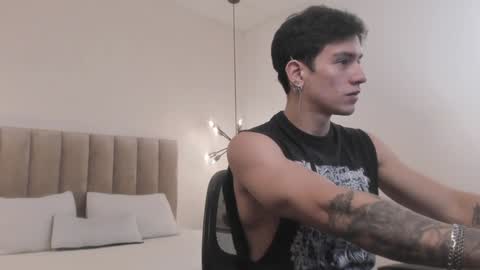 Snapshot of harryy_joness chatting on January 2025 05:42:02 PM Harry Jones online show from January 2025 05:42:02 PM